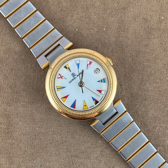 Ahoy! This is a beautiful vintage ladies watch by Daniel Mink nautical flag moti - Picture 4 of 9